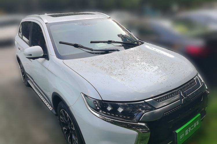 Used Mitsubishi Outlander 2019 2.4L 4x4 Zhi Xiang Edition 7 Seats China V Emission Standard Front Right 45 Deg