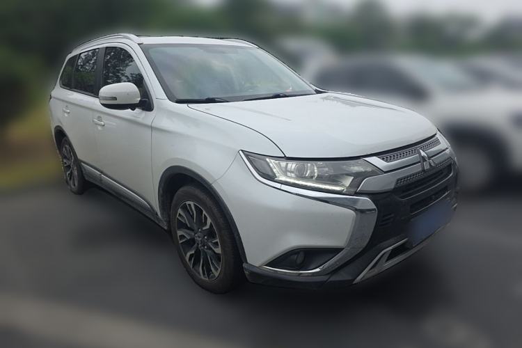 Used Mitsubishi Outlander 2019 2.0L Two-Wheel Drive Comfort Edition 5 Seats China VI Standard Front Right 45 Deg