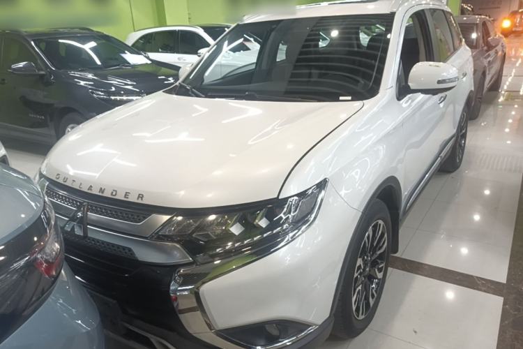 Used Mitsubishi Outlander 2019 2.4L 4x4 Zhi Xiang Edition 7 Seats China VI Standard Front