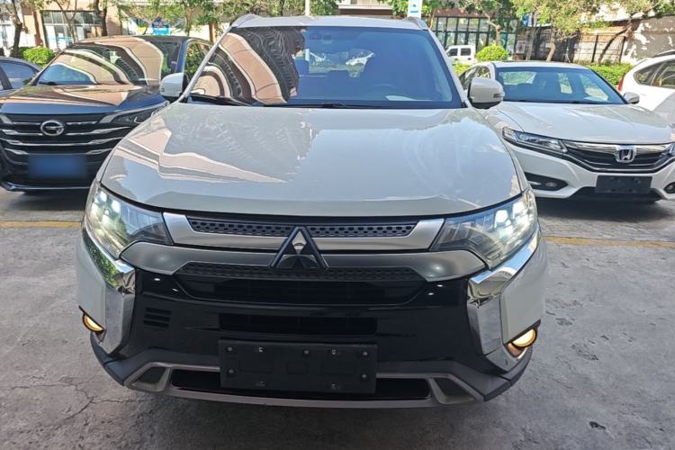 Used Mitsubishi Outlander 2019 2.4L 4x4 Zhi Xiang Edition 7 Seats China VI Standard Front