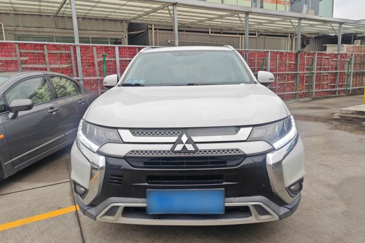 Used Mitsubishi Outlander 2019 2.4L 4x4 Zhi Xiang Edition 7 Seats China VI Standard Front