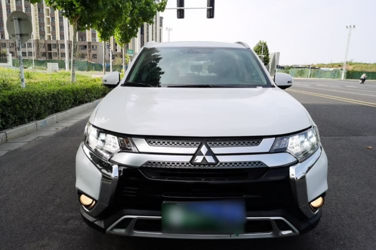 Used Mitsubishi Outlander 2019 2.4L 4x4 Zhi Xiang Edition 7 Seats China VI Standard Front