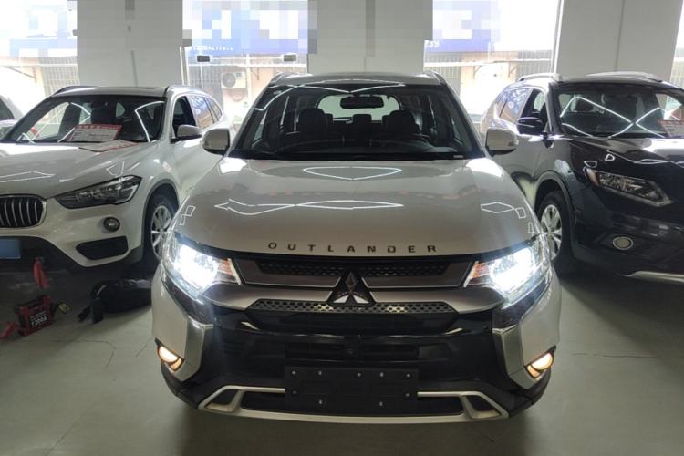 Used Mitsubishi Outlander 2019 2.0L Two-Wheel Drive Comfort Edition 7-Seater China VI Standard Front