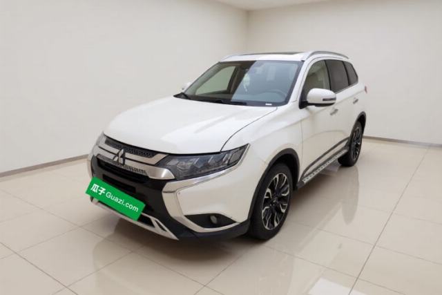Used Mitsubishi Outlander 2019 2.4L 4x4 Zhi Xiang Edition 5 Seats China VI Standard