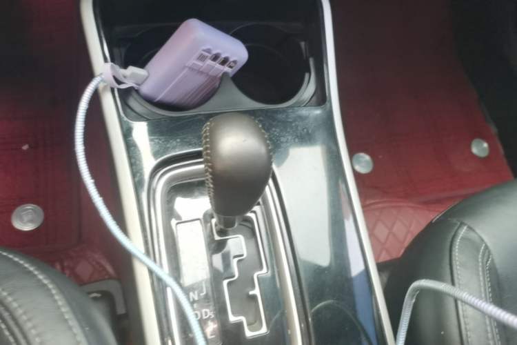 Used Mitsubishi Outlander 2019 2.0L Two-Wheel Drive Comfort Edition 7 Seats China V Emission Standard Gear Lever