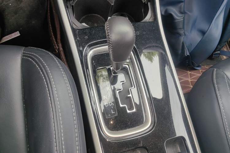 Used Mitsubishi Outlander 2019 2.0L Two-Wheel Drive Comfort Edition 5 Seats China VI Standard Gear Lever