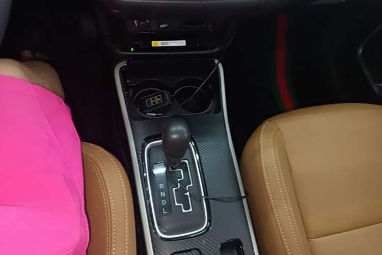 Used Mitsubishi Outlander 2019 2.4L 4x4 Zhi Xiang Edition 5 Seats China V Emission Standard Gear Lever