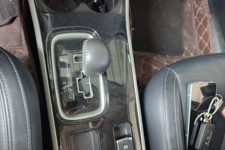Used Mitsubishi Outlander 2019 2.0L Two-Wheel Drive Comfort Edition 5 Seats China VI Standard Gear Lever