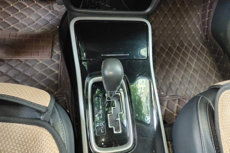 Used Mitsubishi Outlander 2019 2.0L Two-Wheel Drive Comfort Edition 5 Seats China VI Standard Gear Lever