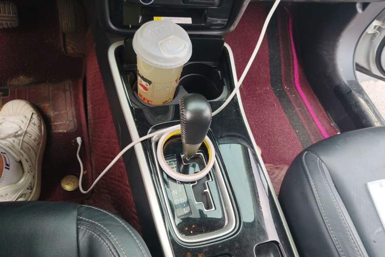 Used Mitsubishi Outlander 2019 2.0L Two-Wheel Drive Comfort Edition 5 Seats China VI Standard Gear Lever