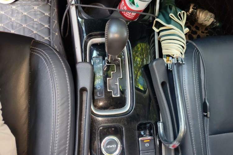 Used Mitsubishi Outlander 2019 2.4L 4x4 Zhi Xiang Edition 7 Seats China V Emission Standard Gear Lever