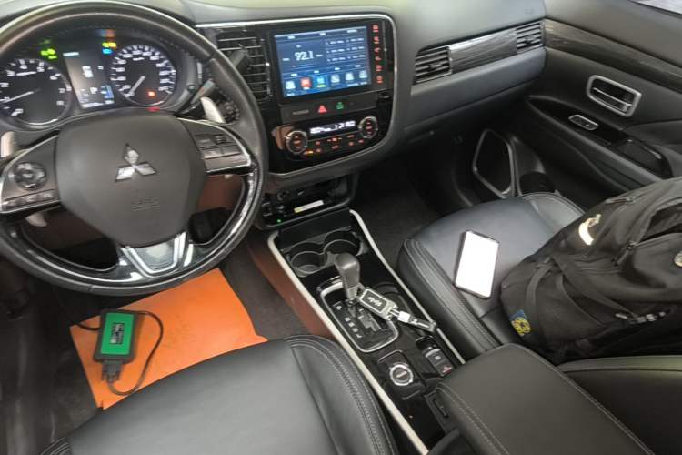 Used Mitsubishi Outlander 2019 2.4L 4x4 Zhi Xiang Edition 5 Seats China VI Standard Gear Lever