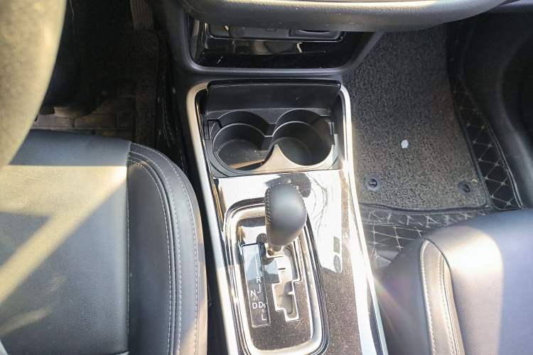 Used Mitsubishi Outlander 2019 2.0L Two-Wheel Drive Comfort Edition 5 Seats China VI Standard Gear Lever
