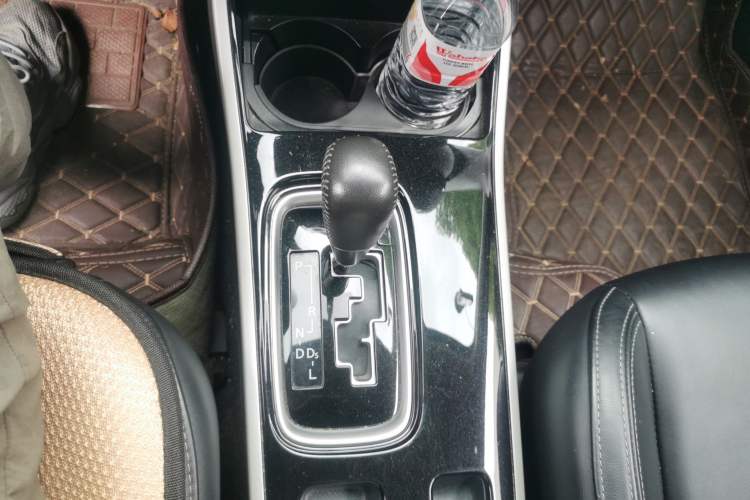 Used Mitsubishi Outlander 2019 2.0L Two-Wheel Drive Comfort Edition 5 Seats China VI Standard Gear Lever