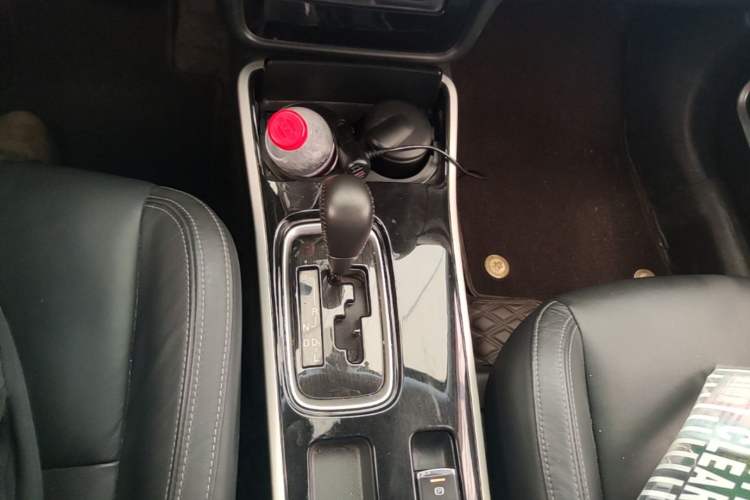 Used Mitsubishi Outlander 2019 2.0L Two-Wheel Drive Comfort Edition 5 Seats China VI Standard Gear Lever