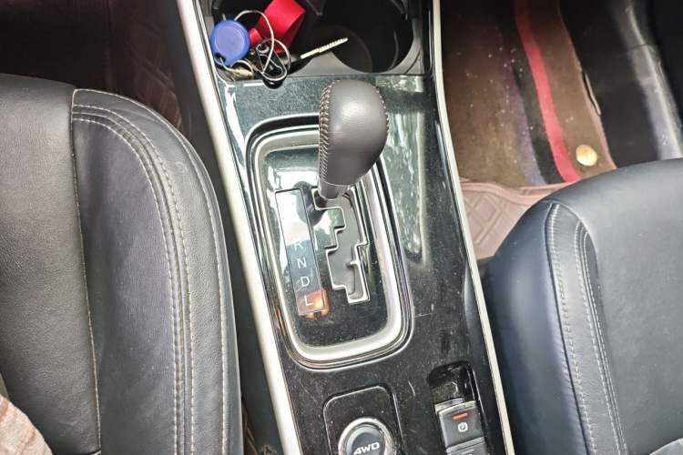 Used Mitsubishi Outlander 2019 2.4L 4x4 Zhi Xiang Edition 5 Seats China V Emission Standard Gear Lever