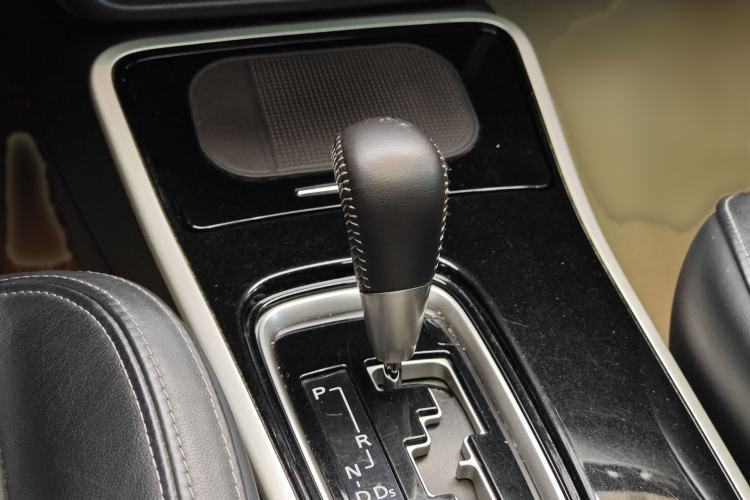 Used Mitsubishi Outlander 2019 2.0L Two-Wheel Drive Comfort Edition 5 Seats China VI Standard Gear Lever