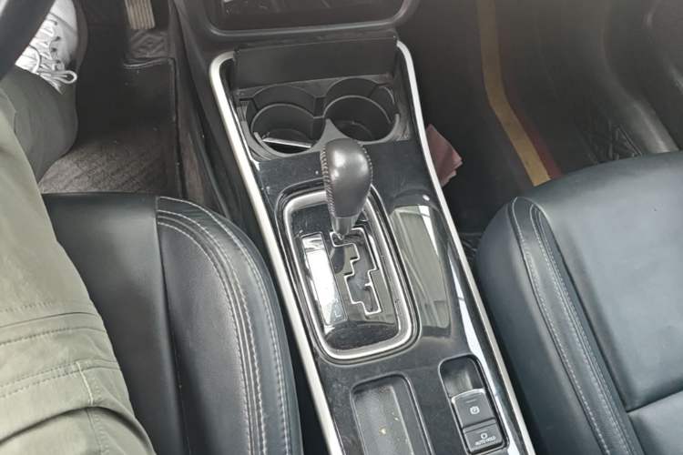 Used Mitsubishi Outlander 2019 2.0L Two-Wheel Drive Comfort Edition 5 Seats China VI Standard Gear Lever