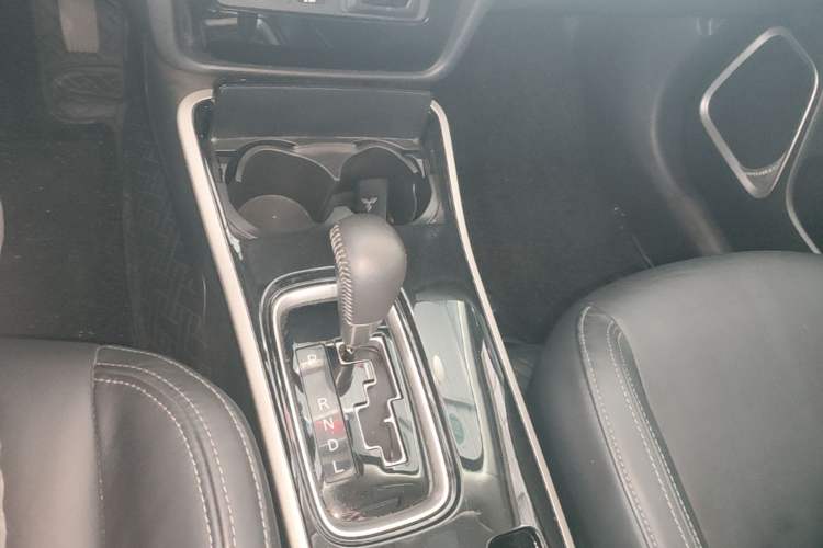 Used Mitsubishi Outlander 2019 2.4L 4x4 Zhi Xiang Edition 7 Seats China VI Standard Gear Lever