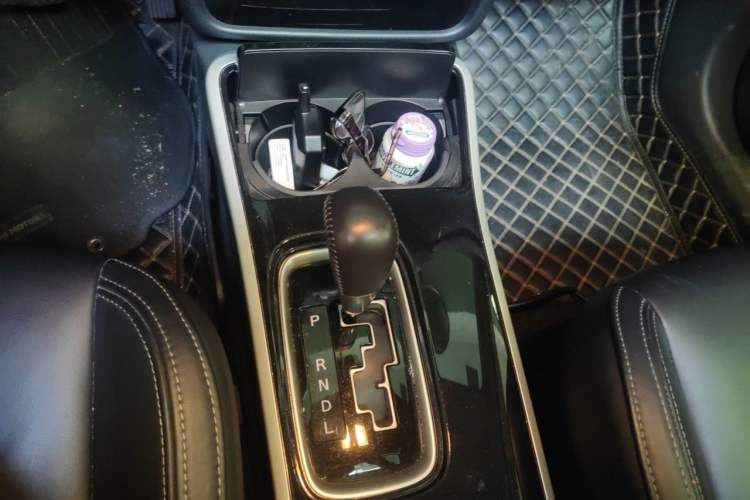 Used Mitsubishi Outlander 2019 2.4L 4x4 Zhi Xiang Edition 7 Seats China VI Standard Gear Lever