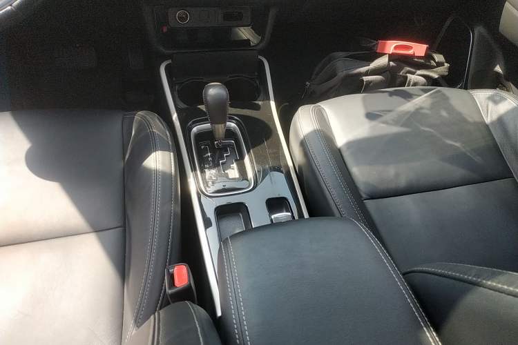 Used Mitsubishi Outlander 2019 2.0L Two-Wheel Drive Comfort Edition 5 Seats China V Standard Gear Lever