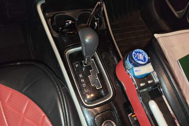 Used Mitsubishi Outlander 2019 2.4L 4x4 Zhi Xiang Edition 7 Seats China VI Standard Gear Lever