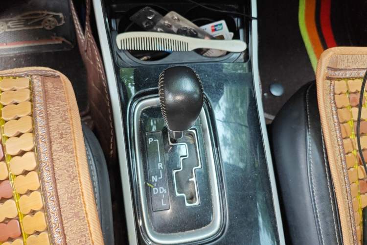 Used Mitsubishi Outlander 2019 2.0L Two-Wheel Drive Comfort Edition 7-Seater China VI Standard Gear Lever