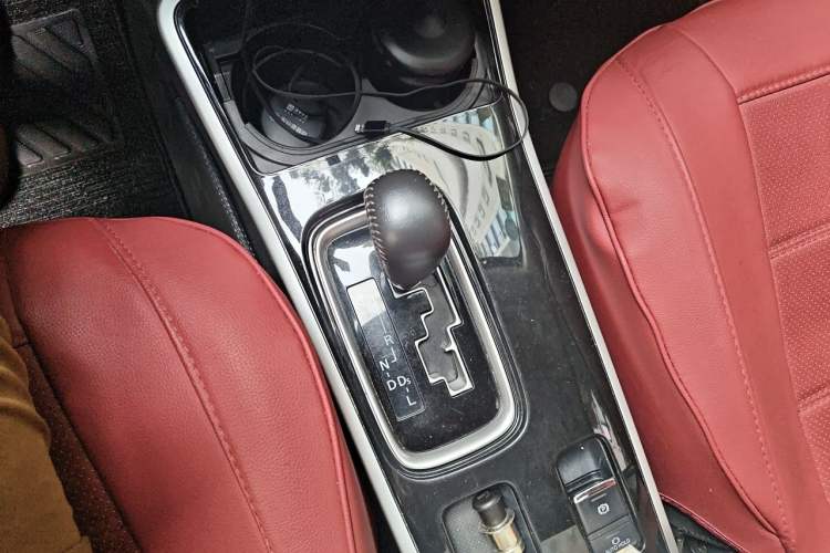 Used Mitsubishi Outlander 2019 2.0L Two-Wheel Drive Comfort Edition 5 Seats China VI Standard Gear Lever