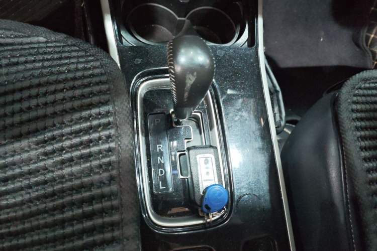 Used Mitsubishi Outlander 2019 2.4L 4x4 Zhi Xiang Edition 7 Seats China VI Standard Gear Lever