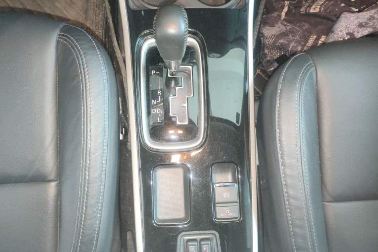 Used Mitsubishi Outlander 2019 2.0L Two-Wheel Drive Comfort Edition 5 Seats China V Standard Gear Lever