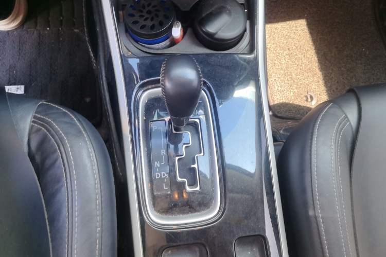 Used Mitsubishi Outlander 2019 2.0L Two-Wheel Drive Comfort Edition 5 Seats China V Standard Gear Lever