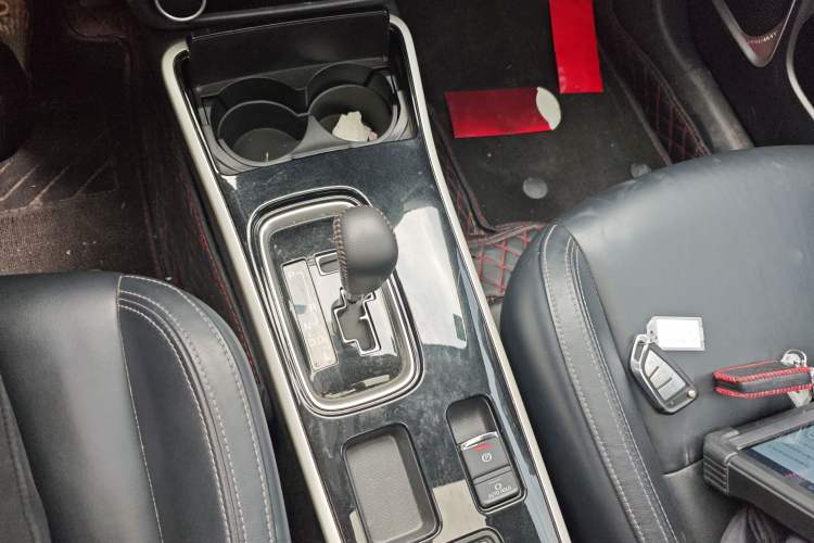 Used Mitsubishi Outlander 2019 2.0L Two-Wheel Drive Comfort Edition 5 Seats China VI Standard Gear Lever