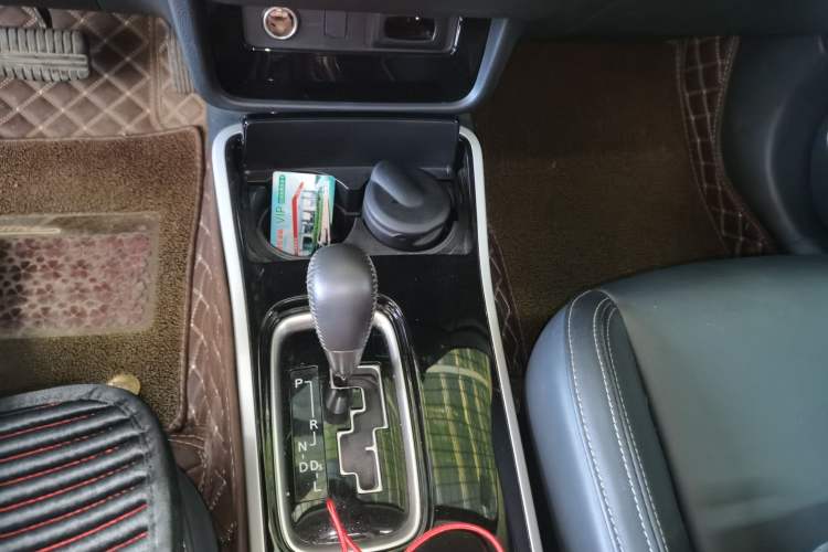 Used Mitsubishi Outlander 2019 2.0L Two-Wheel Drive Comfort Edition 7-Seater China VI Standard Gear Lever