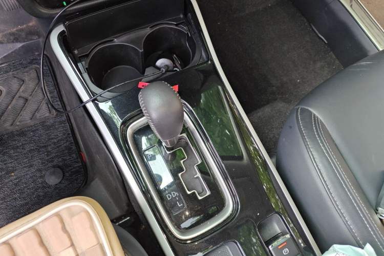 Used Mitsubishi Outlander 2019 2.0L Two-Wheel Drive Comfort Edition 5 Seats China VI Standard Gear Lever