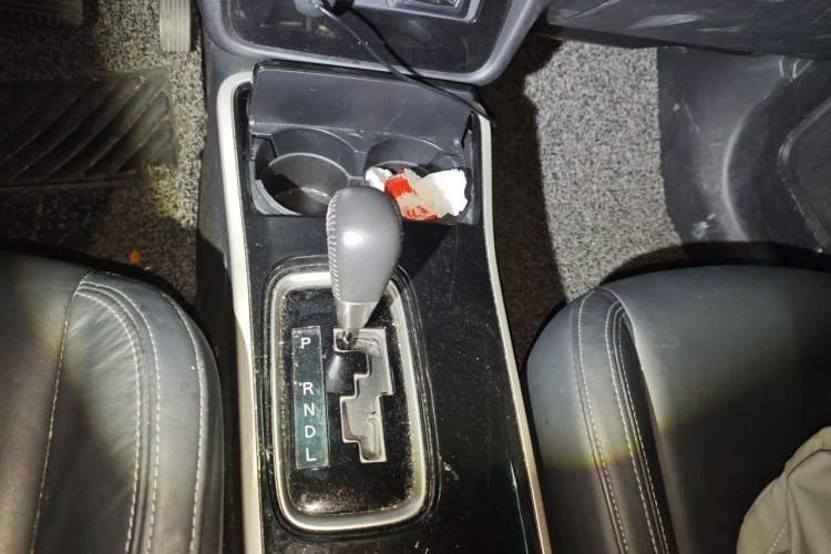 Used Mitsubishi Outlander 2019 2.4L 4x4 Zhi Xiang Edition 7 Seats China V Emission Standard Gear Lever