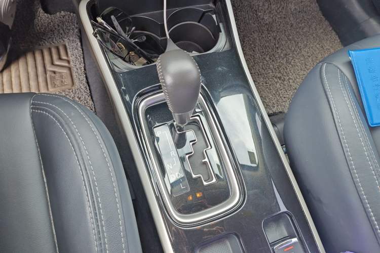 Used Mitsubishi Outlander 2019 2.0L Two-Wheel Drive Comfort Edition 7-Seater China VI Standard Gear Lever