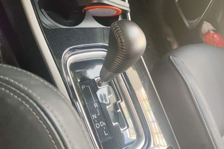 Used Mitsubishi Outlander 2019 2.0L Two-Wheel Drive Comfort Edition 5 Seats China VI Standard Gear Lever