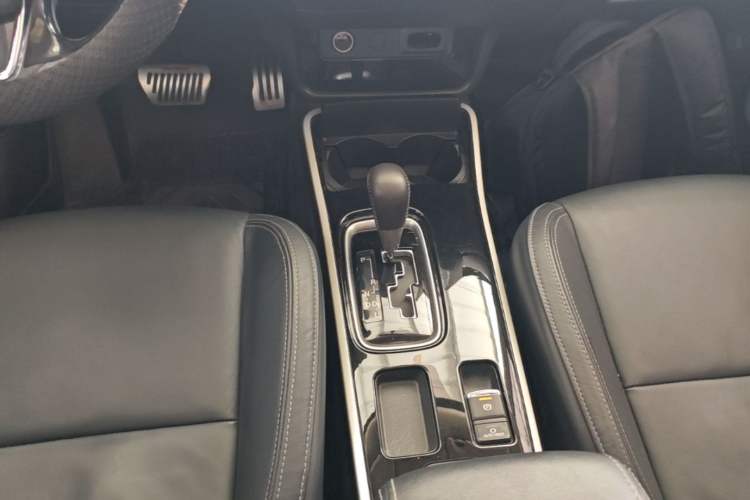 Used Mitsubishi Outlander 2019 2.0L Two-Wheel Drive Comfort Edition 5 Seats China V Standard Gear Lever