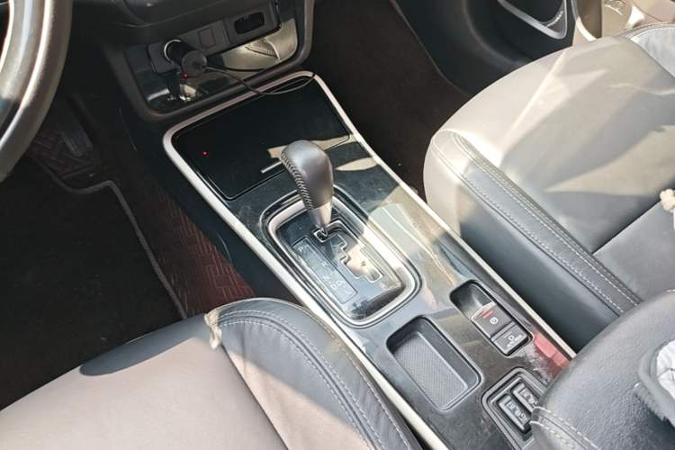 Used Mitsubishi Outlander 2019 2.0L Two-Wheel Drive Comfort Edition 5 Seats China V Standard Gear Lever