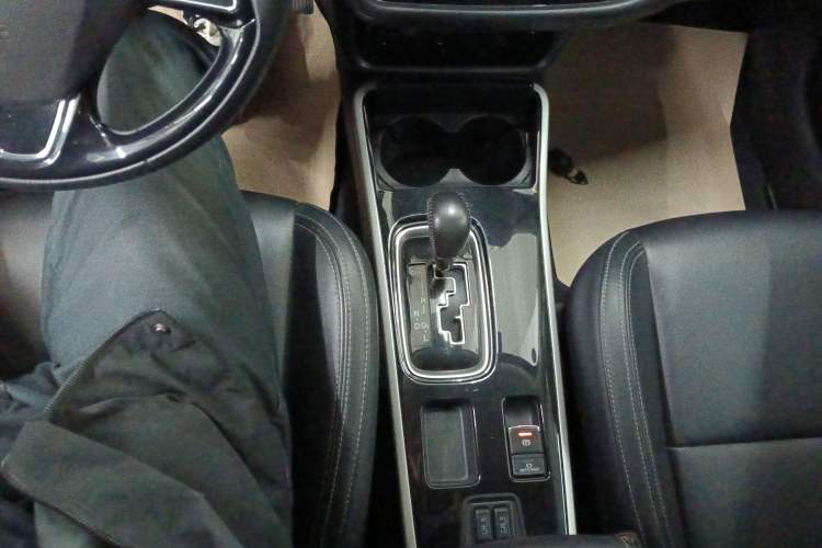 Used Mitsubishi Outlander 2019 2.0L Two-Wheel Drive Comfort Edition 5 Seats China VI Standard Gear Lever