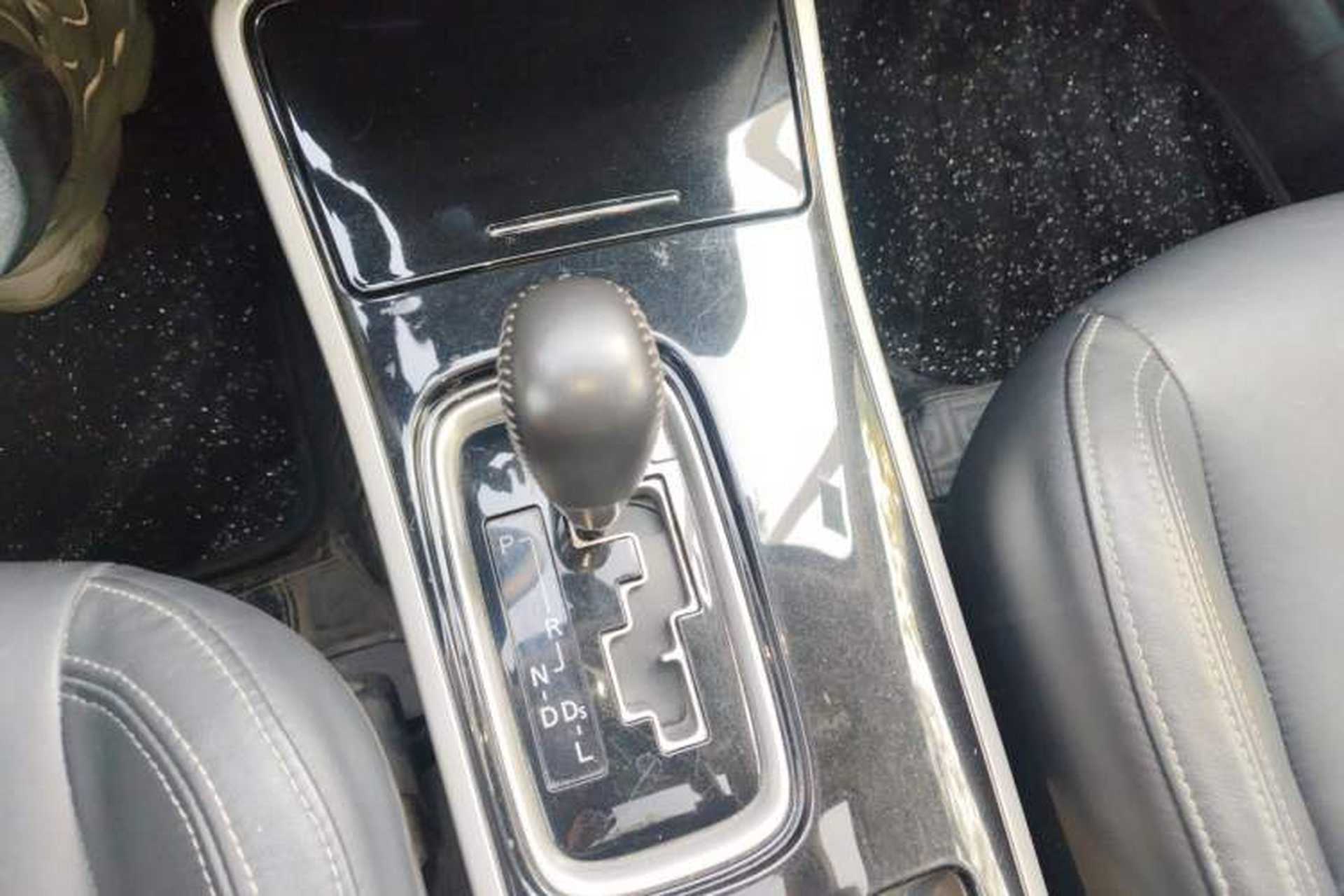 Used Mitsubishi Outlander 2019 2.0L Two-Wheel Drive Comfort Edition 5 Seats China VI Standard Gear Lever
