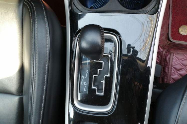 Used Mitsubishi Outlander 2019 2.0L Two-Wheel Drive Comfort Edition 5 Seats China V Standard Gear Lever
