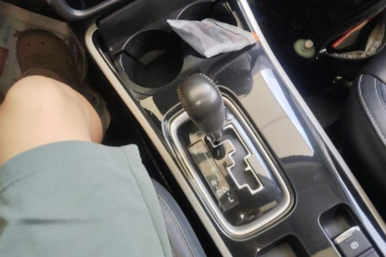 Used Mitsubishi Outlander 2019 2.0L Two-Wheel Drive Comfort Edition 5 Seats China VI Standard Gear Lever