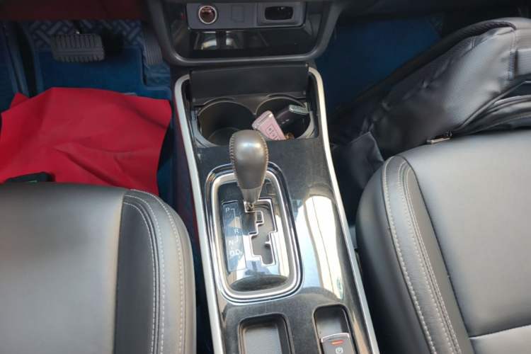 Used Mitsubishi Outlander 2019 2.0L Two-Wheel Drive Comfort Edition 5 Seats China VI Standard Gear Lever
