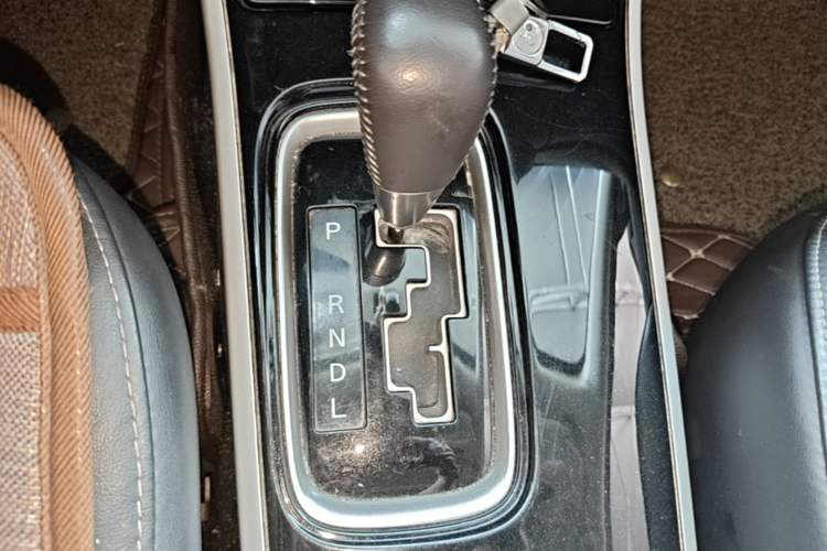 Used Mitsubishi Outlander 2019 2.4L 4x4 Zhi Xiang Edition 5 Seats China VI Standard Gear Lever