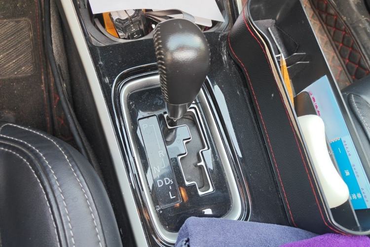 Used Mitsubishi Outlander 2019 2.0L Two-Wheel Drive Comfort Edition 5 Seats China VI Standard Gear Lever