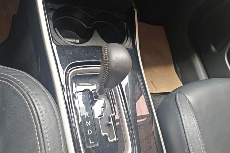 Used Mitsubishi Outlander 2019 2.4L 4x4 Zhi Xiang Edition 5 Seats China V Emission Standard Gear Lever