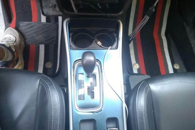 Used Mitsubishi Outlander 2019 2.0L Two-Wheel Drive Comfort Edition 7-Seater China VI Standard Gear Lever