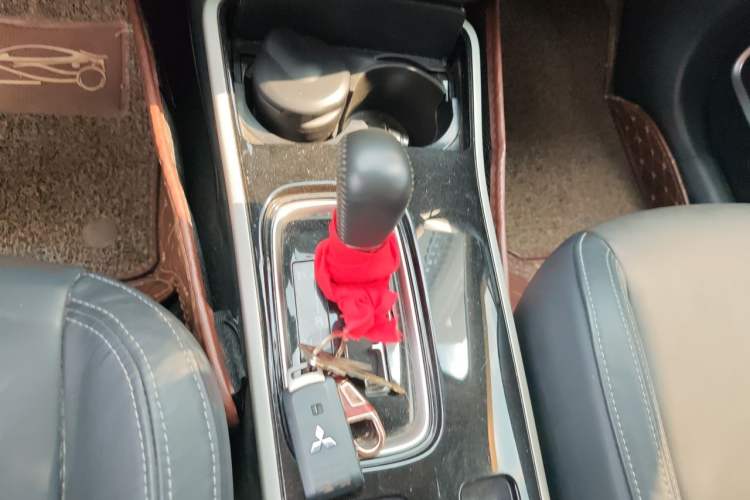 Used Mitsubishi Outlander 2019 2.0L Two-Wheel Drive Comfort Edition 5 Seats China V Standard Gear Lever