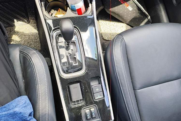 Used Mitsubishi Outlander 2019 2.0L Two-Wheel Drive Comfort Edition 5 Seats China VI Standard Gear Lever
